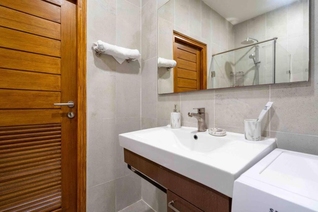 1 Bedroom Apartment In Nai Harn Ban Saiyuan Eksteriør bilde